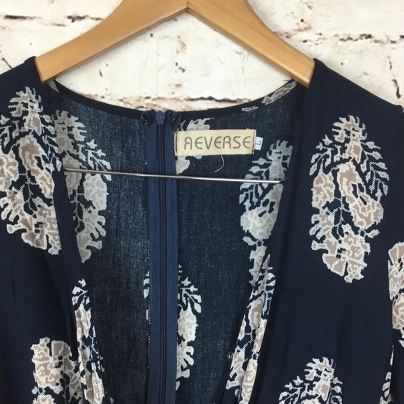 Reverse Floral Bell Sleeve Romper - Picture 3 of 6